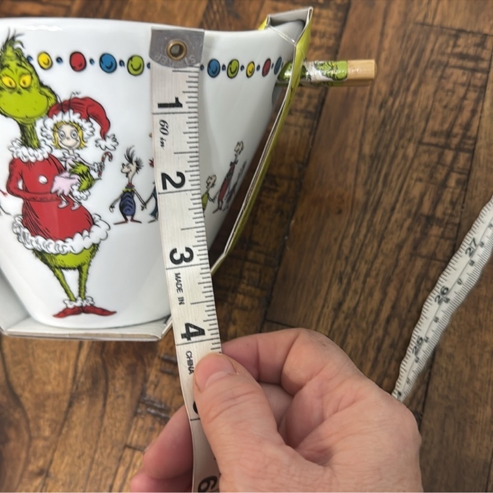 The Grinch Dr. Suess Ramen Bowls set of 2 NWT Chopsticks Christmas Cindy Lou - Picture 12 of 13